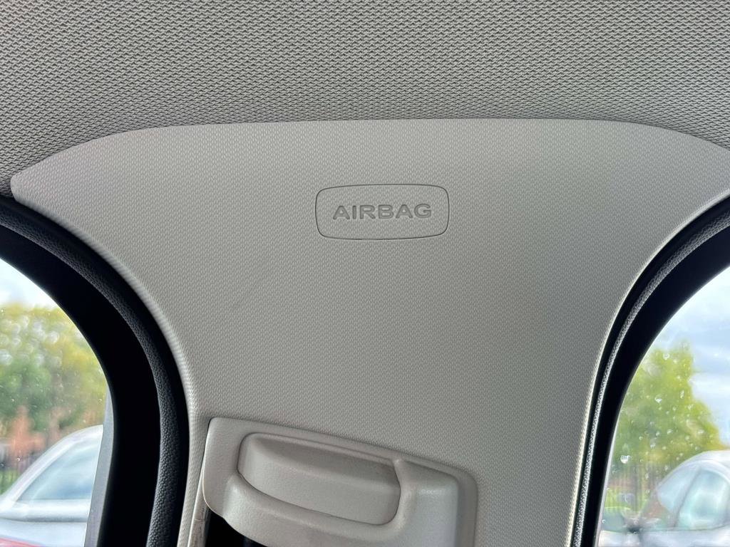 Used 2018 Ford Focus SE w/ SE Appearance Package image 24