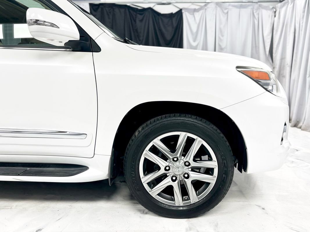 Used 2013 Lexus LX 570 4WD w/ Luxury Pkg image 13