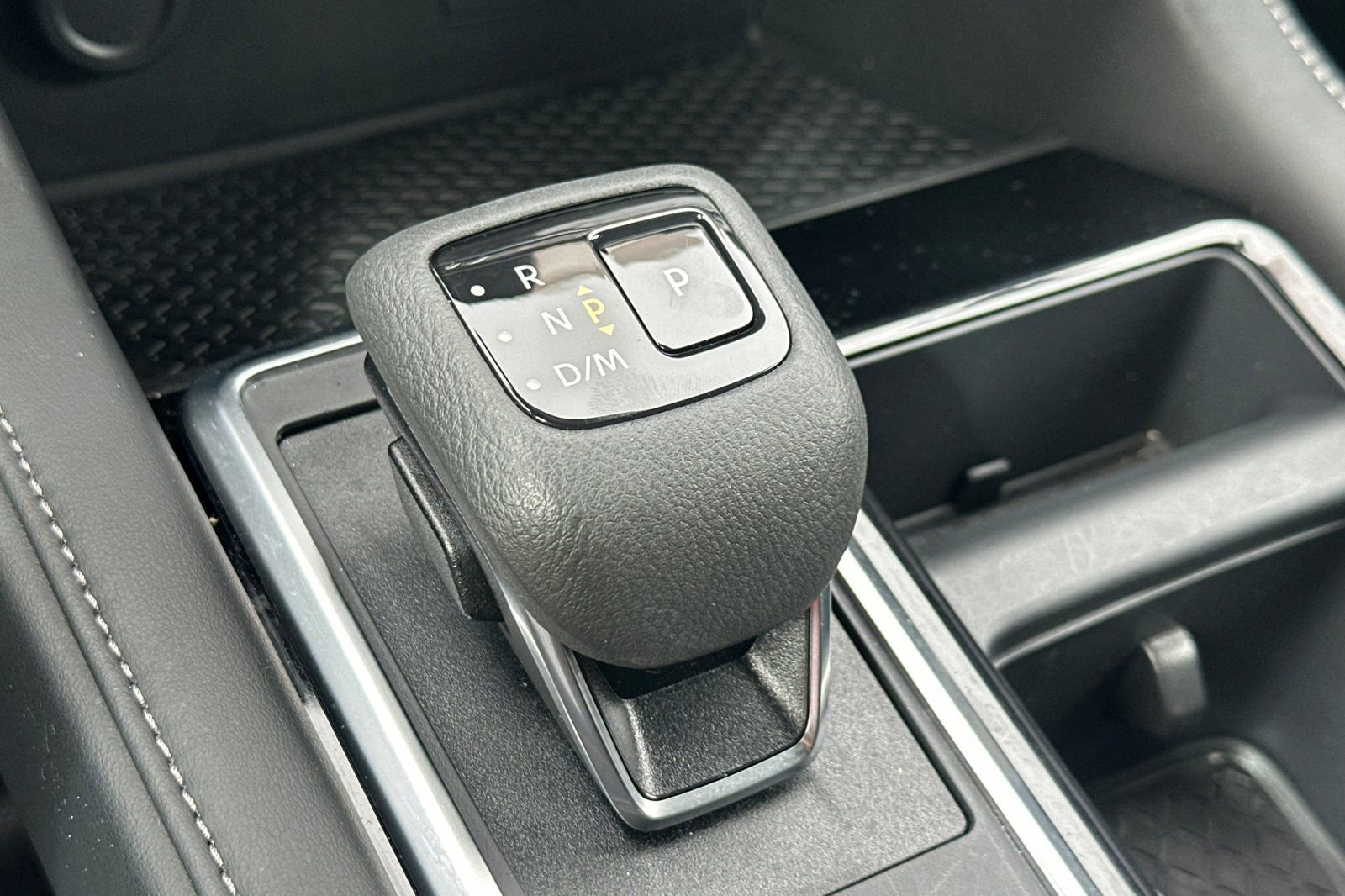 Certified 2025 Nissan Pathfinder SV image 34