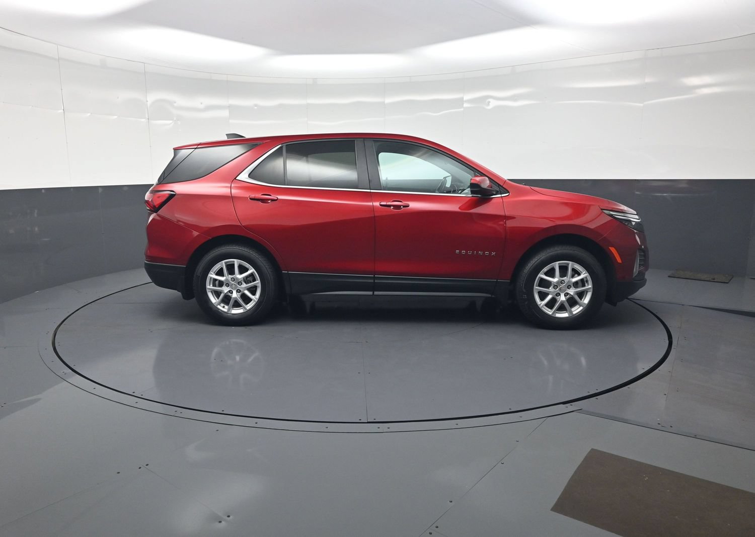 Used 2024 Chevrolet Equinox LT w/ LPO, Floor Liner Package AWD/4WD image 2