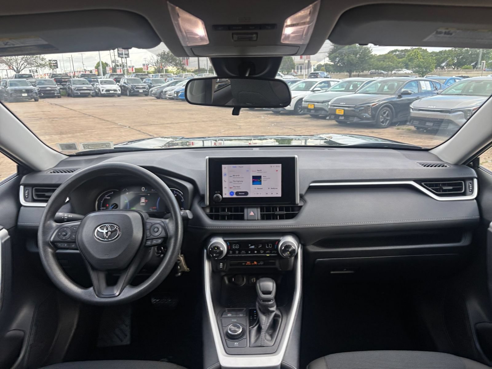 Used 2025 Toyota RAV4 LE AWD/4WD image 32