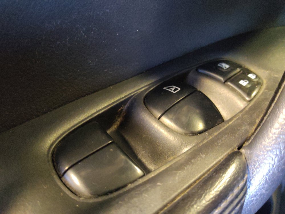 Used 2016 Nissan Rogue SV FWD image 27