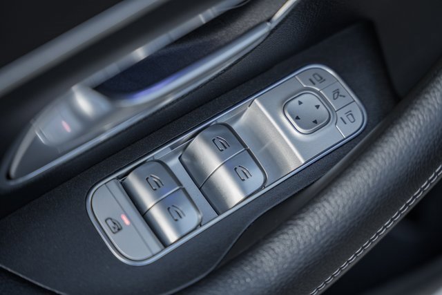 Certified 2025 Mercedes-Benz GLE 450e 4MATIC image 39