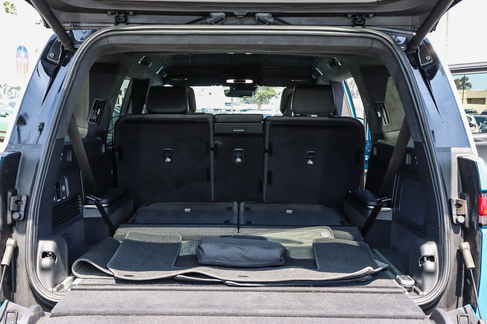 Used 2023 Rivian R1S Adventure image 21