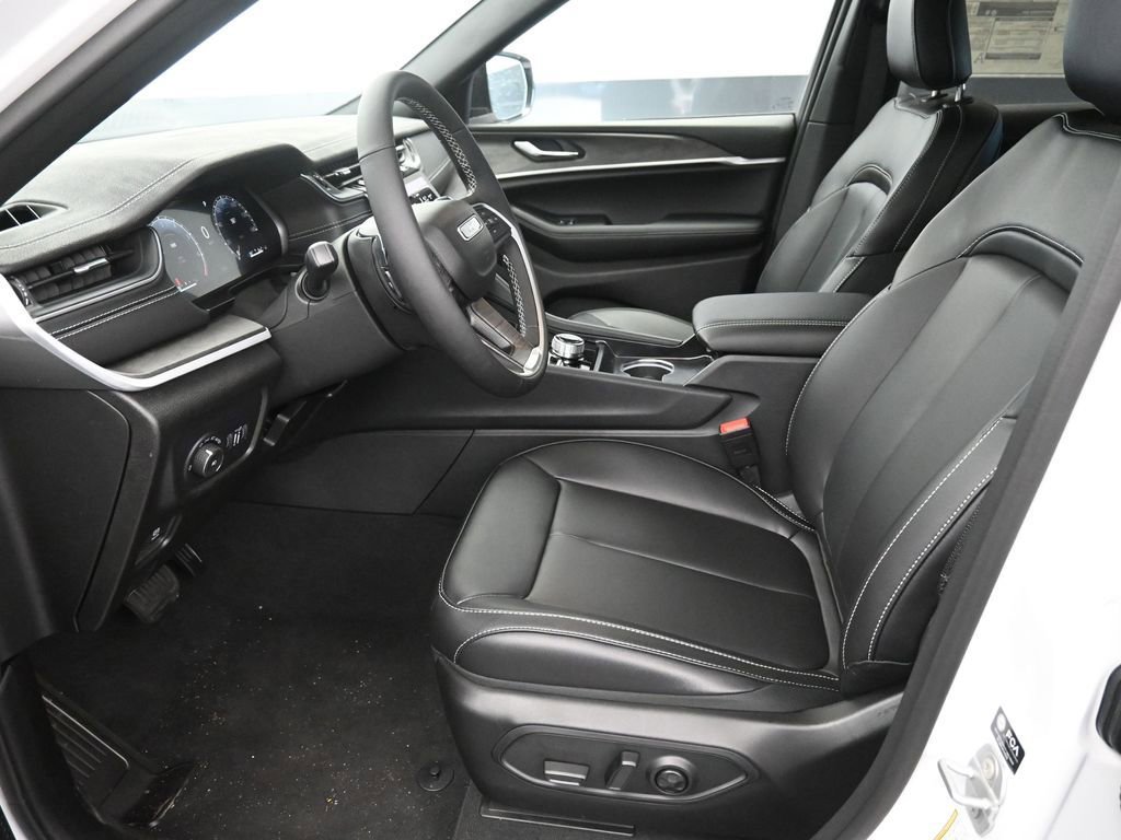 New 2025 Jeep Grand Cherokee Limited w/ Trailer Tow Package image 11