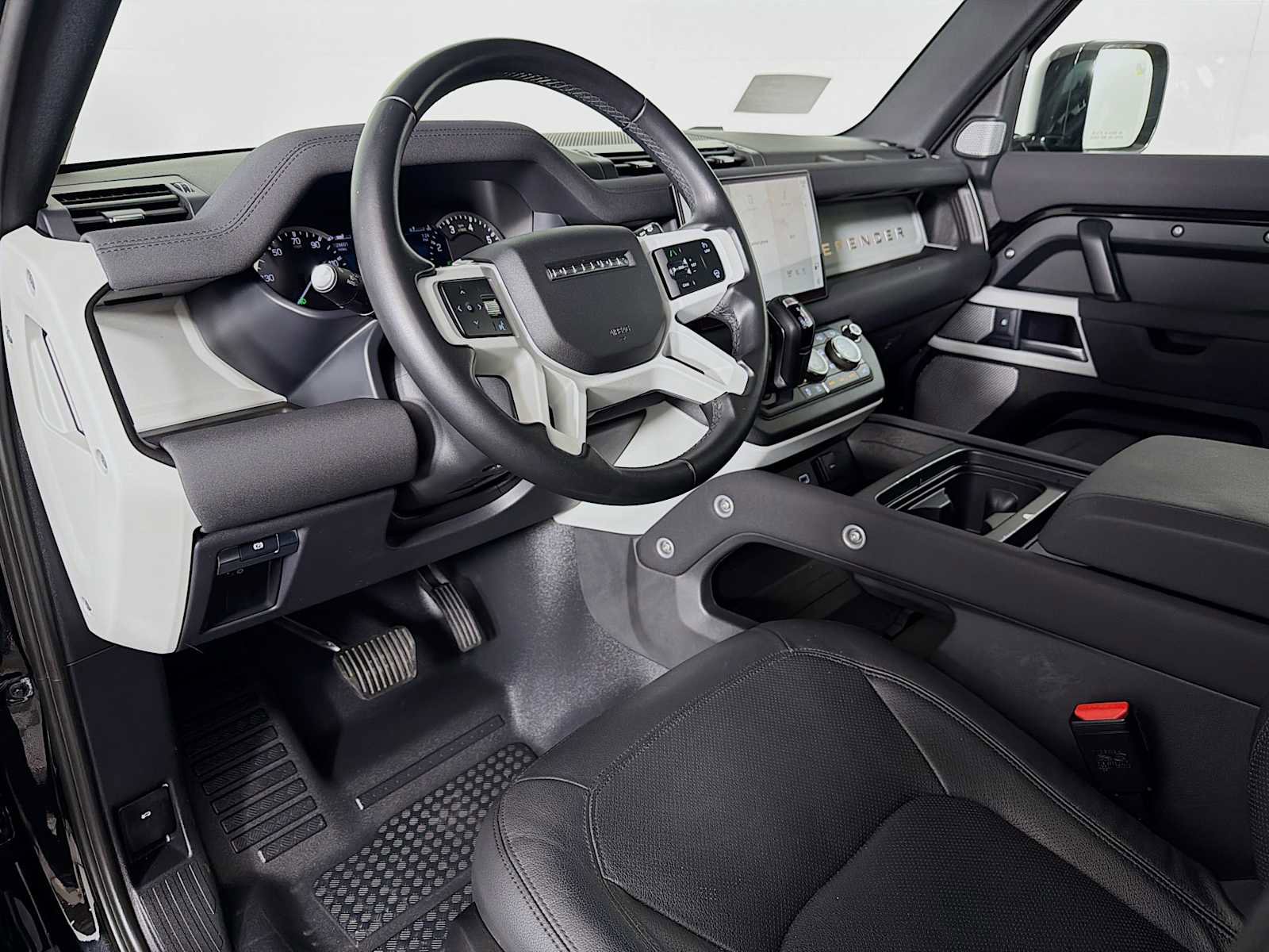 Used 2023 Land Rover Defender 130 SE image 9