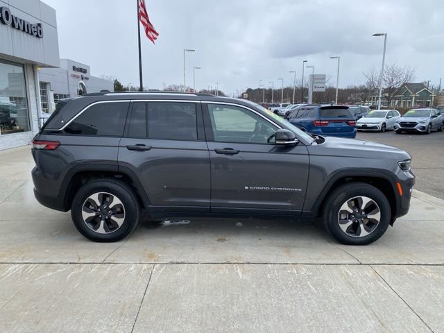 Used 2022 Jeep Grand Cherokee Limited 4xe image 2
