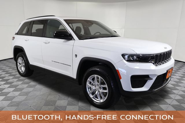 Used 2025 Jeep Grand Cherokee Laredo X RWD image 4