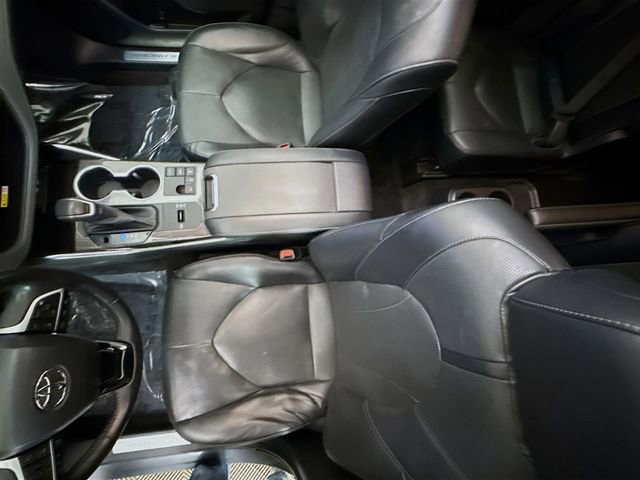 Used 2023 Toyota Highlander Limited image 22