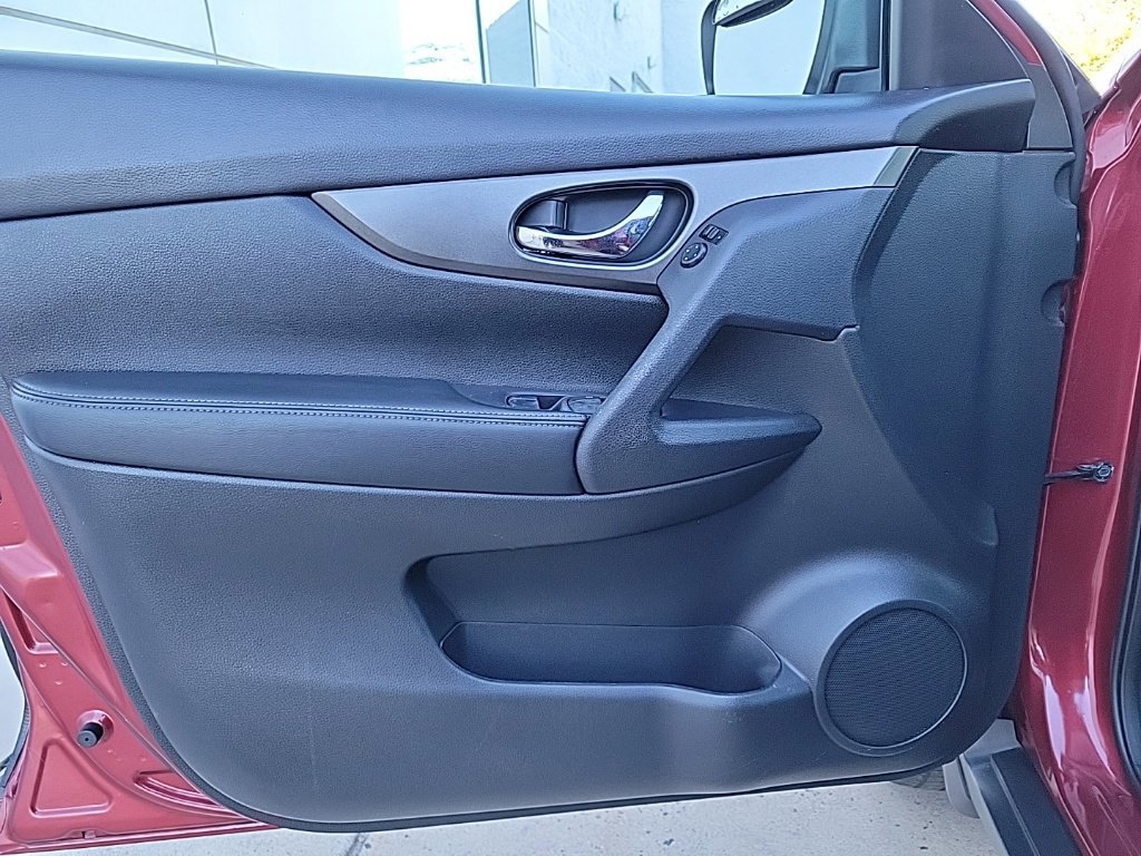 Used 2014 Nissan Rogue S AWD/4WD image 26