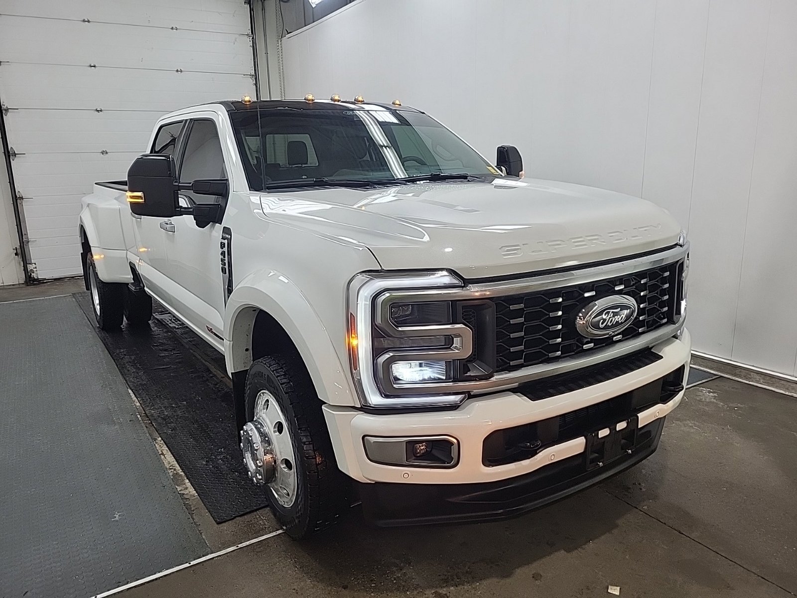 Used 2025 Ford F450 Platinum w/ Platinum Plus Package AWD/4WD image 6