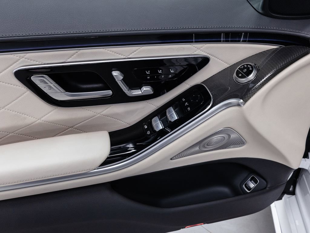 Used 2025 Mercedes-Benz S 580e 4MATIC Sedan image 6