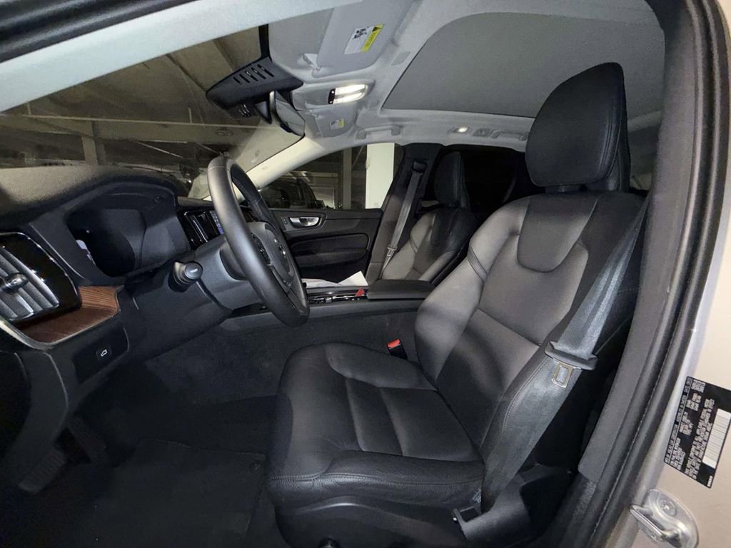 Used 2024 Volvo XC60 B5 Plus image 6