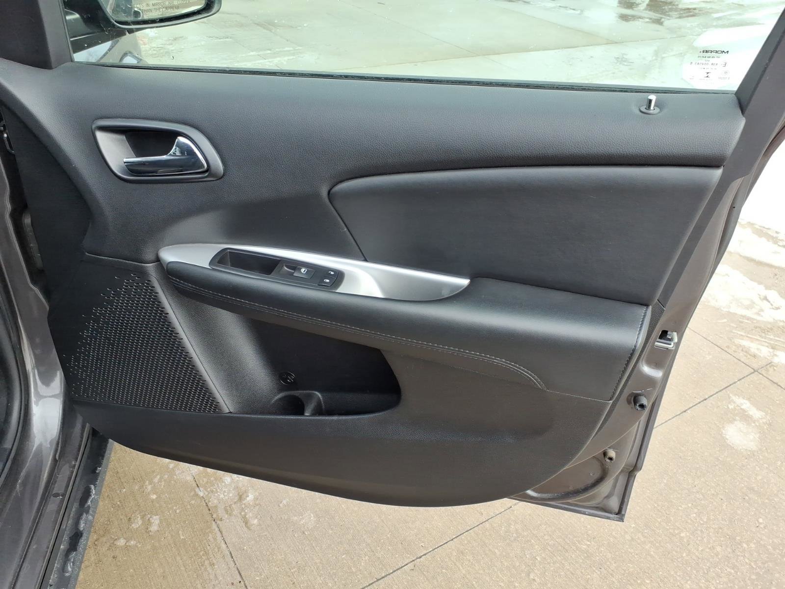 Used 2017 Dodge Journey SE FWD image 18