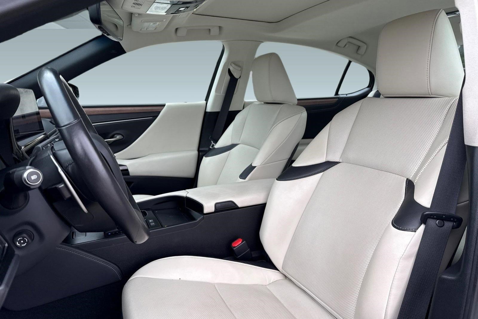 Used 2025 Lexus ES 300h w/ Premium Package FWD image 24