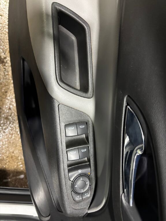 Used 2021 Chevrolet Equinox LS w/ LS Convenience Package image 7