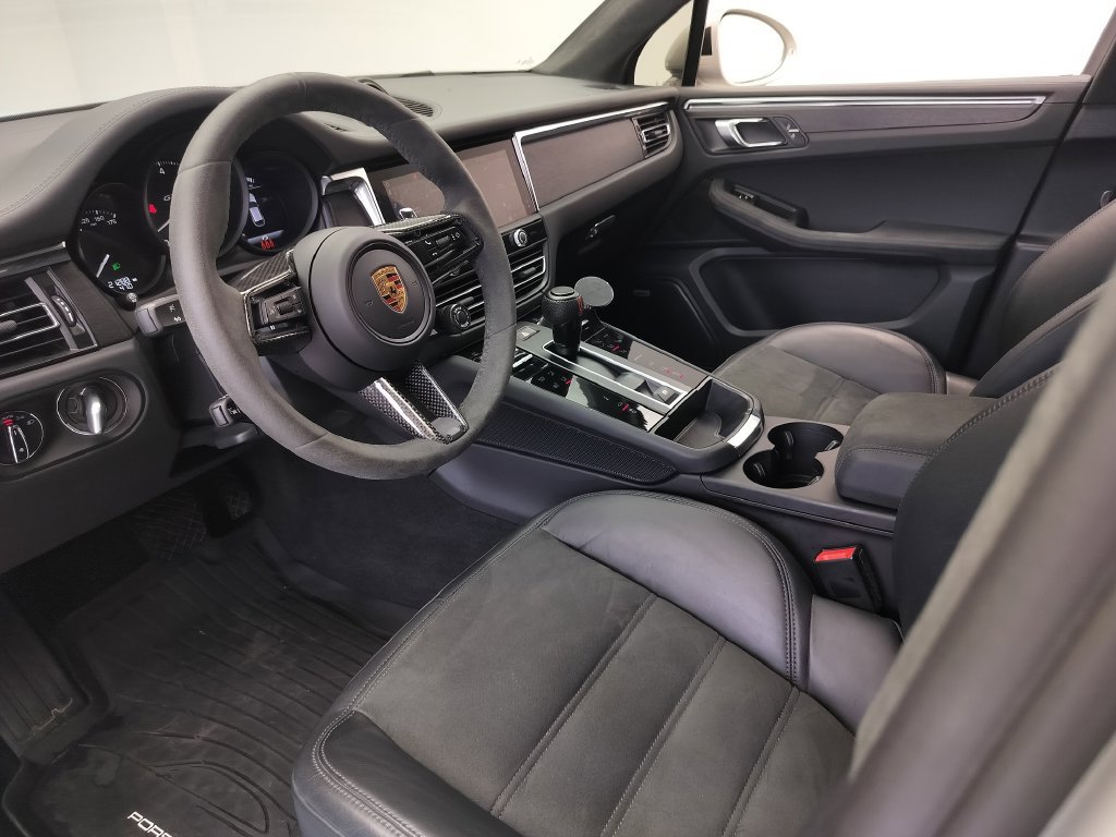 Certified 2023 Porsche Macan GTS AWD/4WD image 4