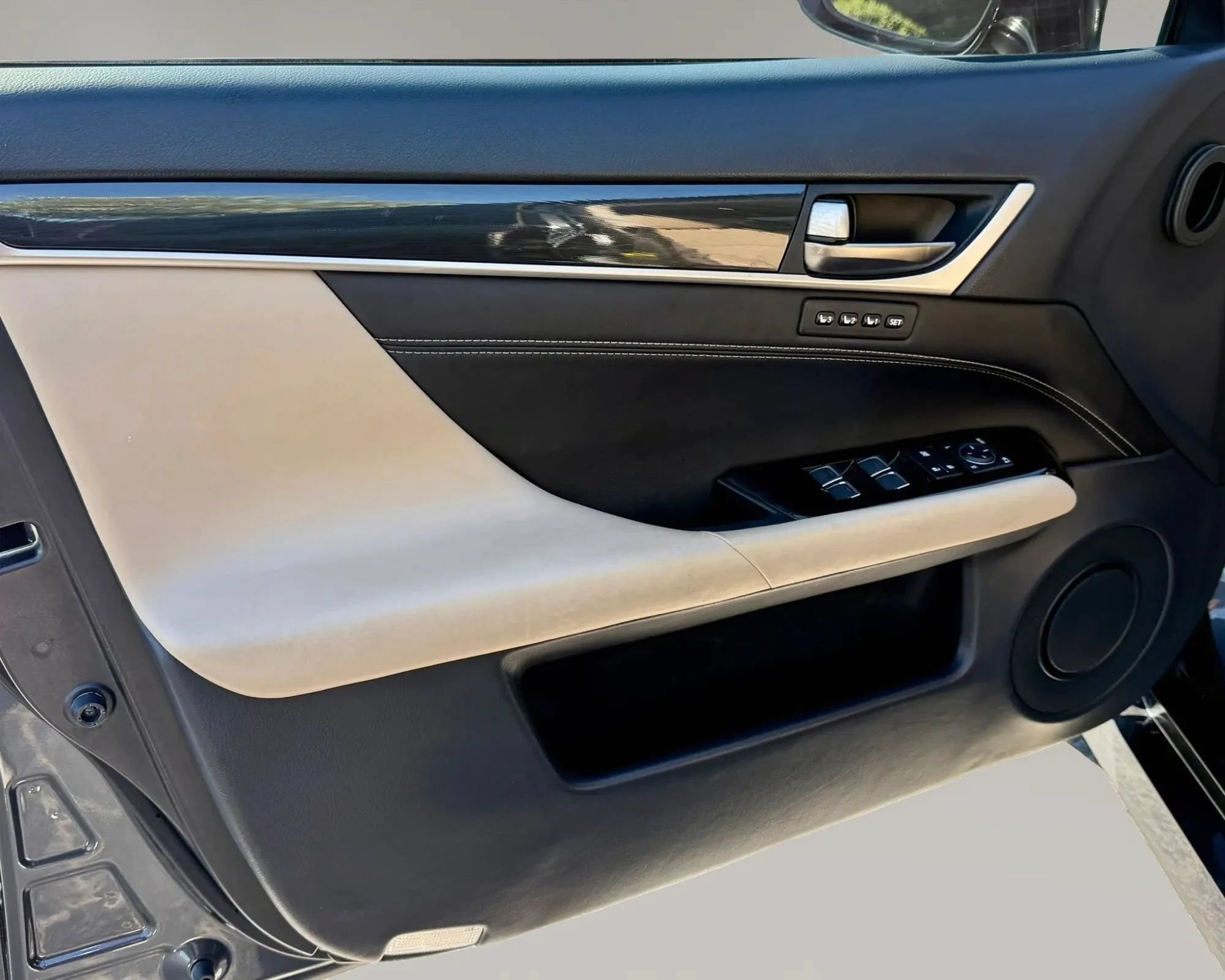 Used 2017 Lexus GS 200t RWD image 9