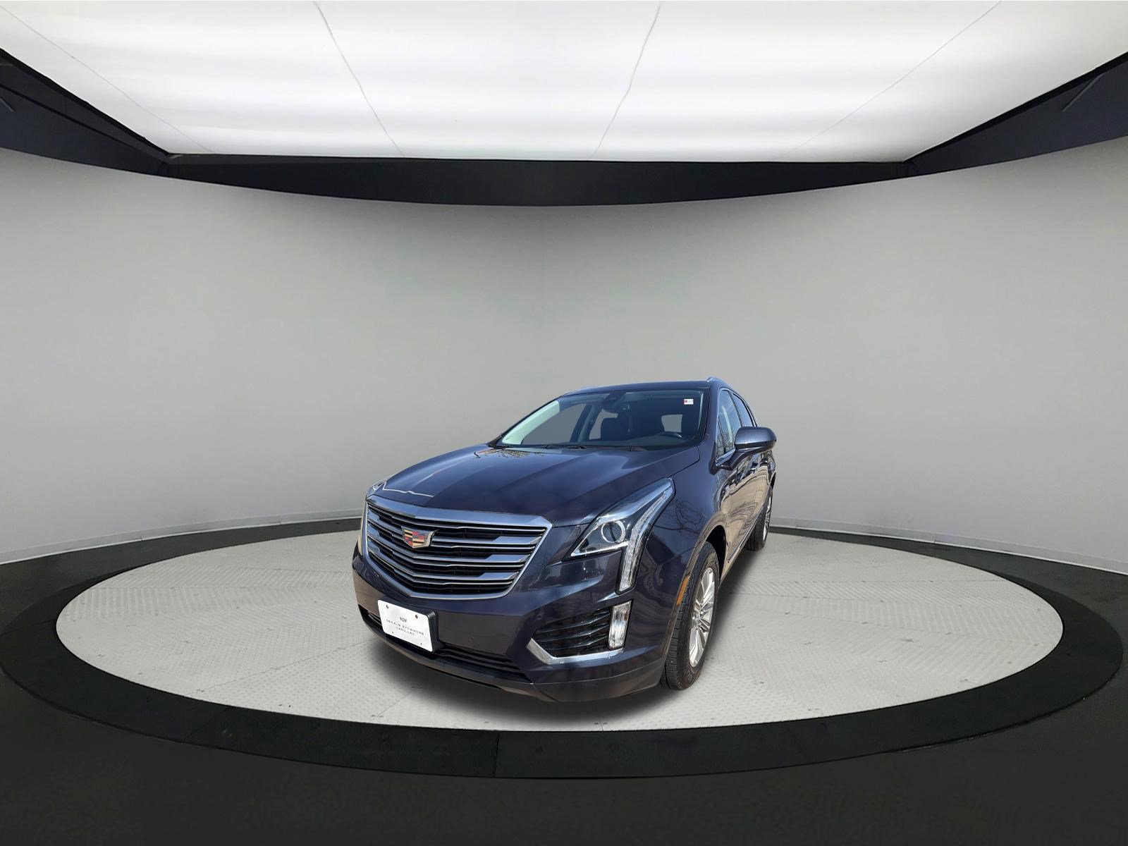 Used 2018 Cadillac XT5 Luxury w/ Driver Awareness Package AWD/4WD image 3