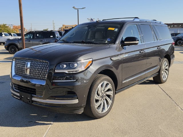 Used 2023 Lincoln Navigator L Reserve AWD/4WD image 5