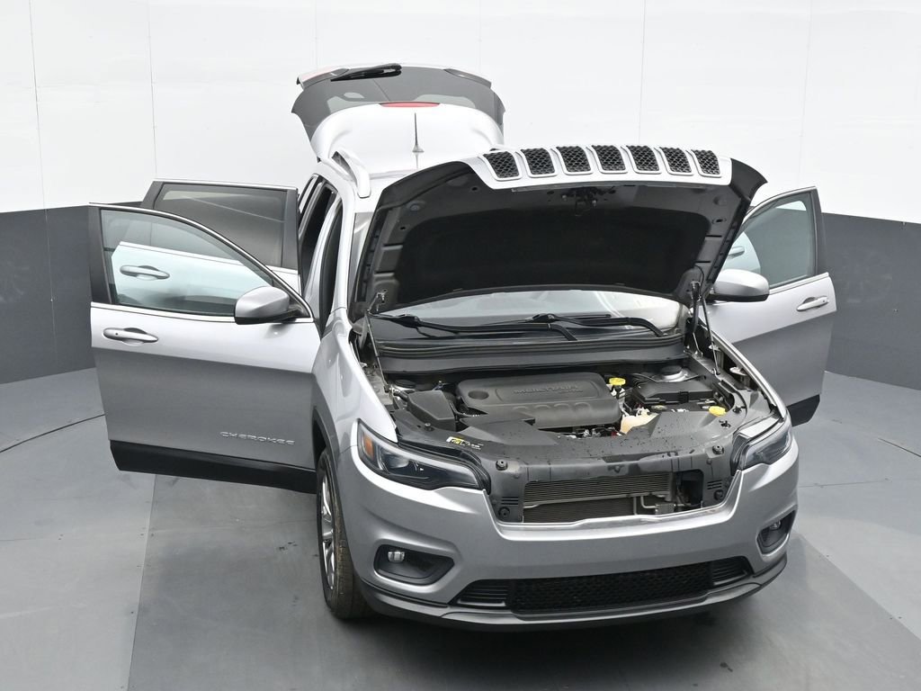 Used 2019 Jeep Cherokee Latitude Plus w/ Cold Weather Group AWD/4WD image 34