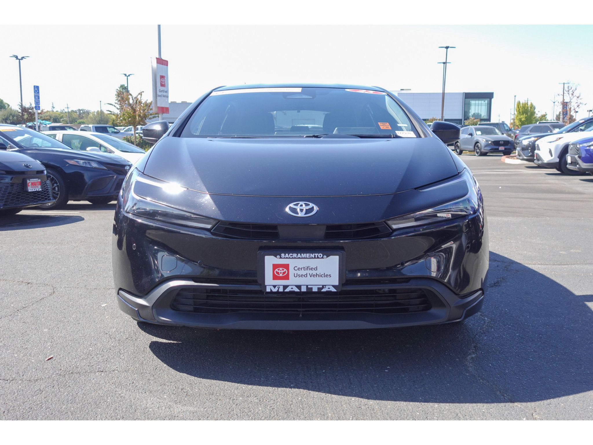 Certified 2025 Toyota Prius LE FWD image 8