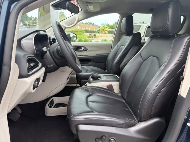 Used 2023 Chrysler Pacifica Touring-L FWD image 22