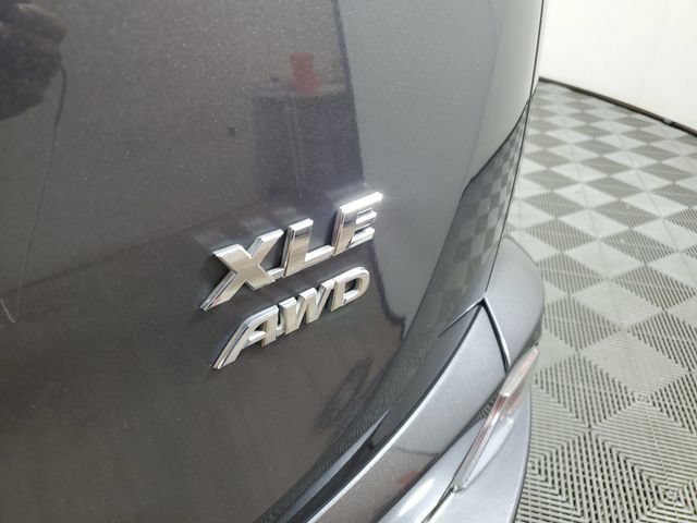 Used 2018 Toyota RAV4 XLE AWD/4WD image 5