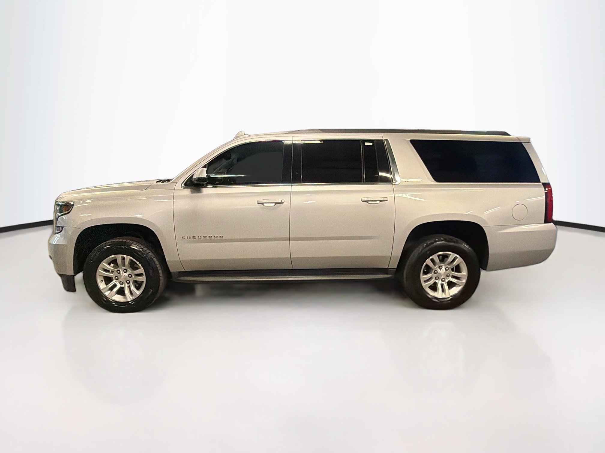 Used 2018 Chevrolet Suburban LT AWD/4WD image 4