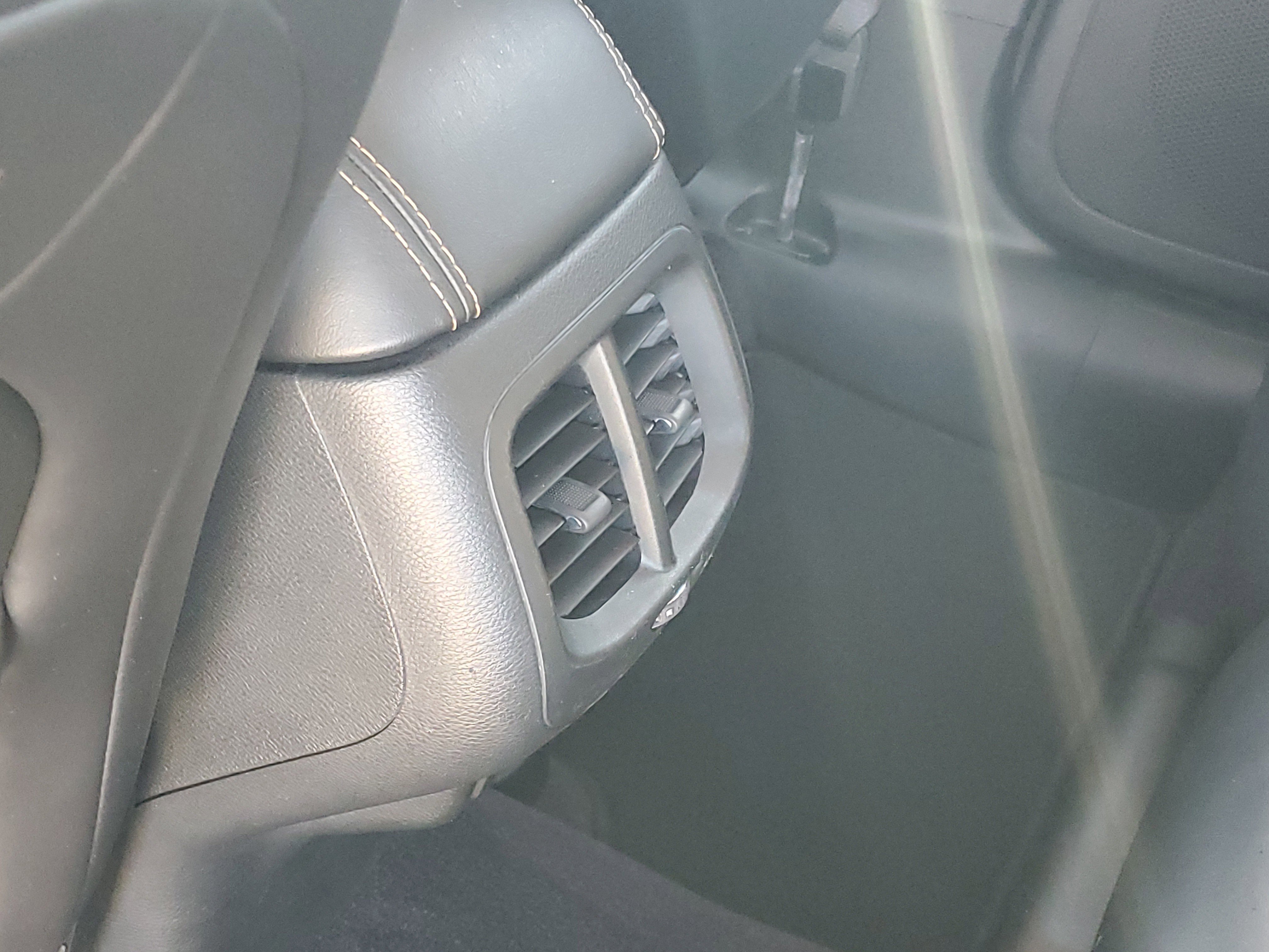 Used 2018 Jeep Cherokee Limited FWD image 11