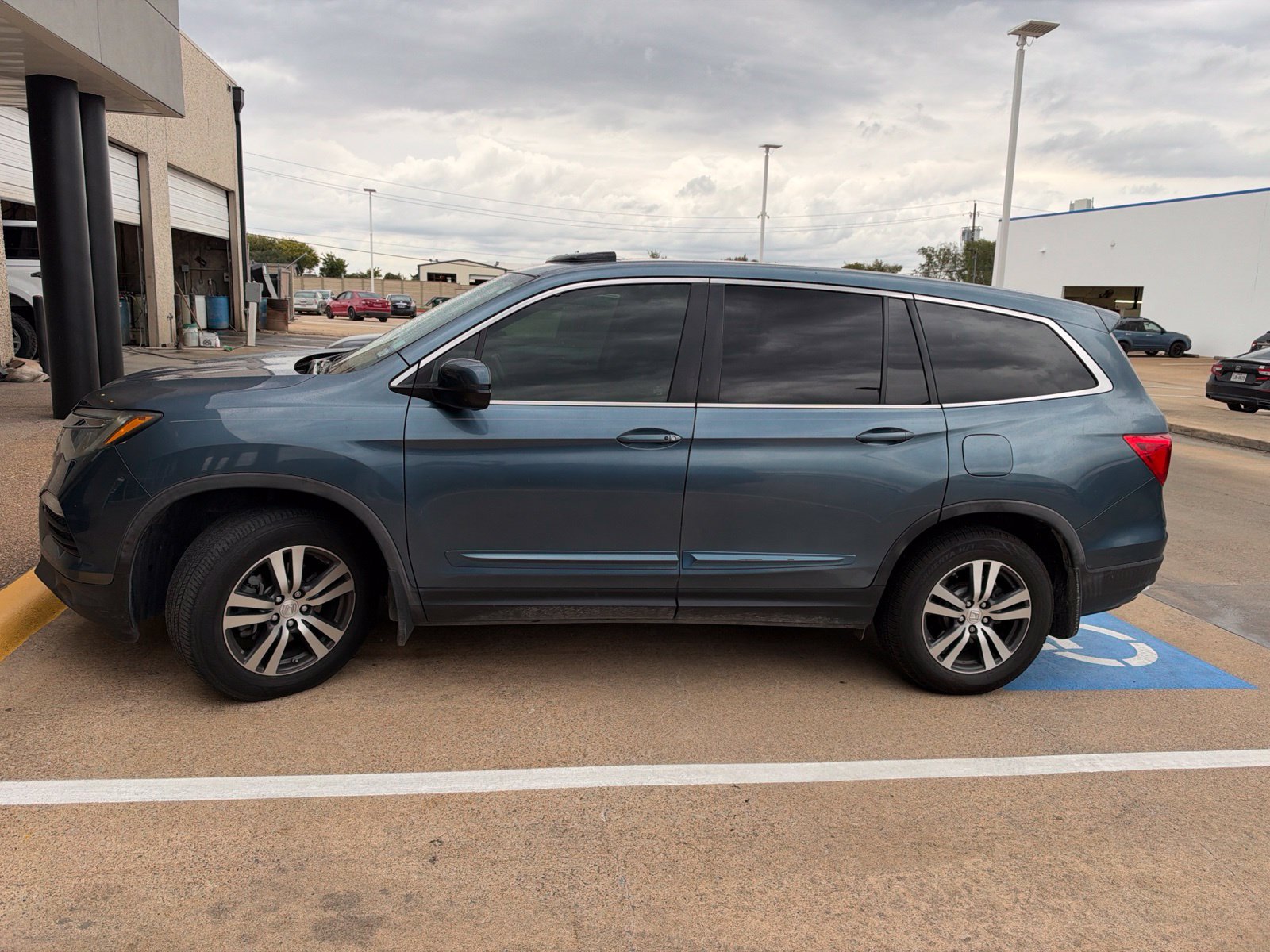 Used 2017 Honda Pilot EX-L image 4