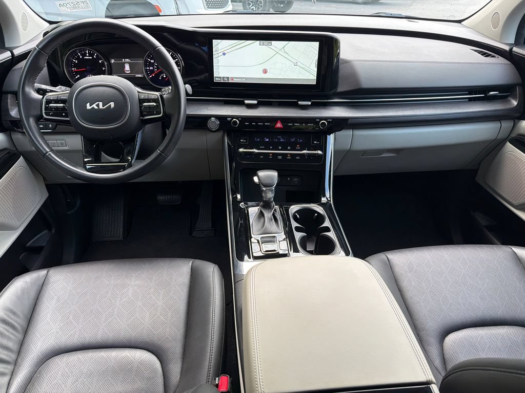 Used 2024 Kia Carnival EX FWD image 21