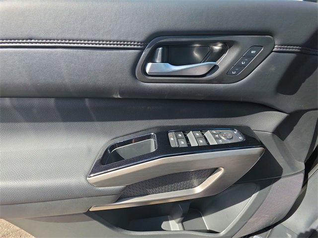 Used 2025 Nissan Pathfinder Platinum w/ Cargo Package image 13