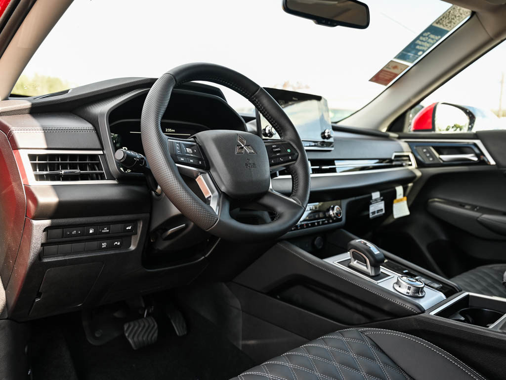New 2025 Mitsubishi Outlander SEL image 19