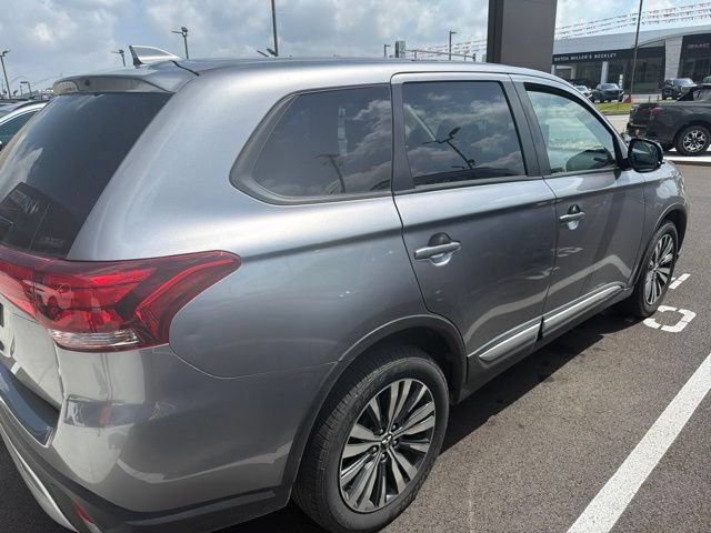 Used 2020 Mitsubishi Outlander SE AWD/4WD image 17
