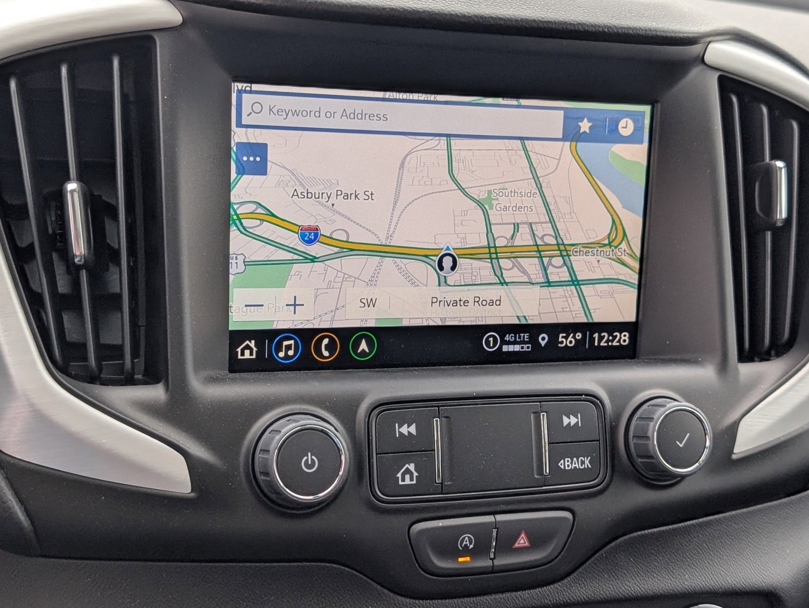 Used 2024 GMC Terrain SLT w/ Infotainment Package II image 9