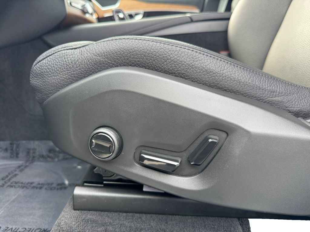 Certified 2023 Volvo XC90 B5 Plus w/ Protection Package Premier AWD/4WD image 12