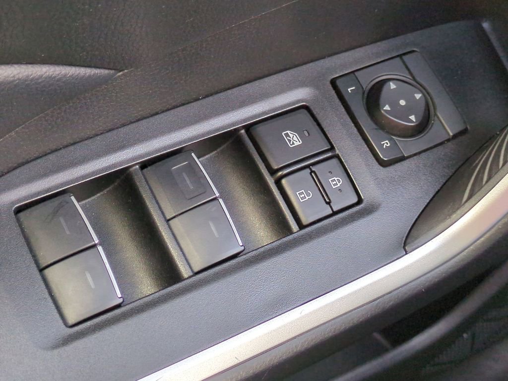 Used 2024 Toyota RAV4 XLE FWD image 27