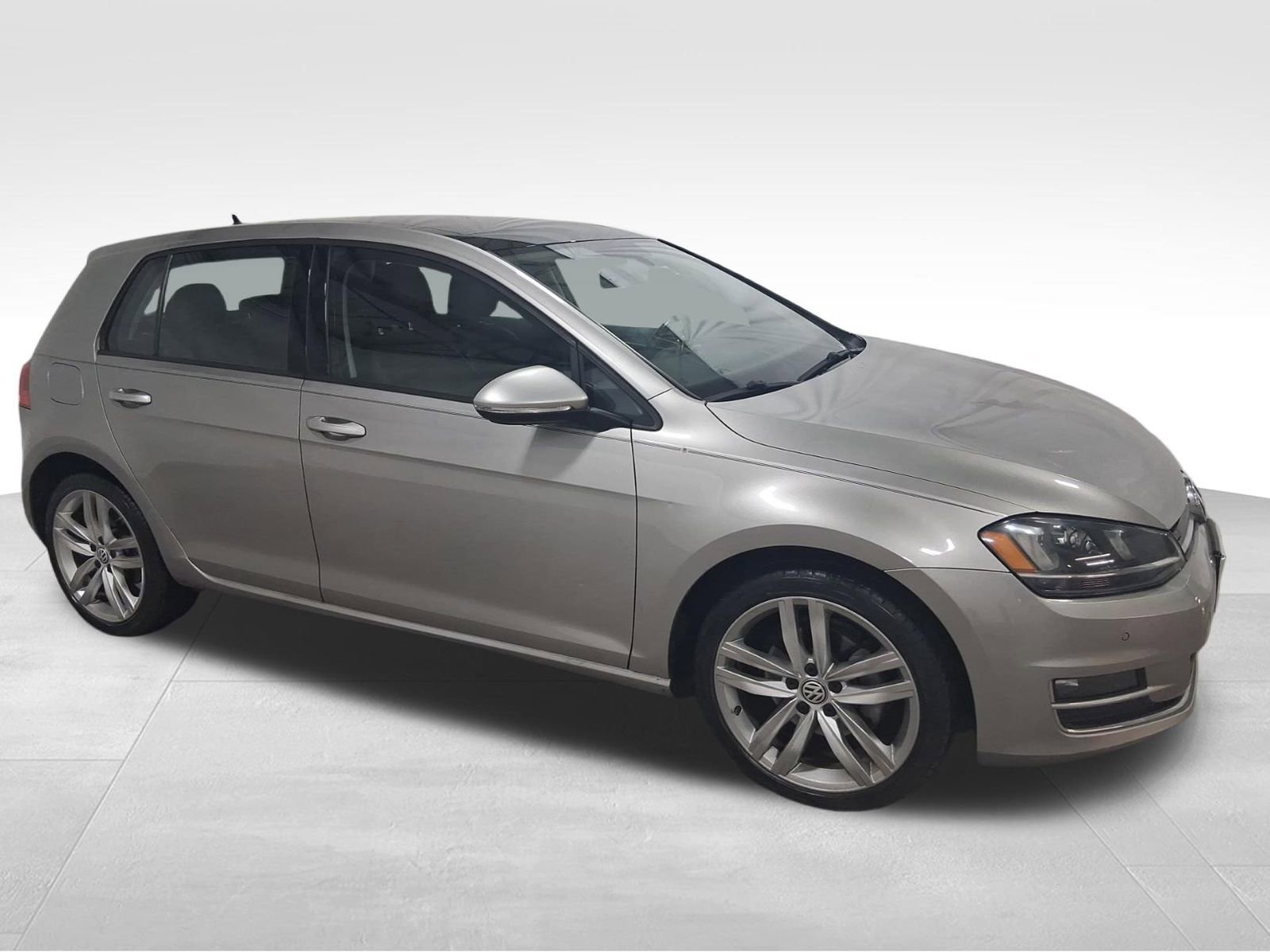 Used 2015 Volkswagen Golf 4-Door image 3