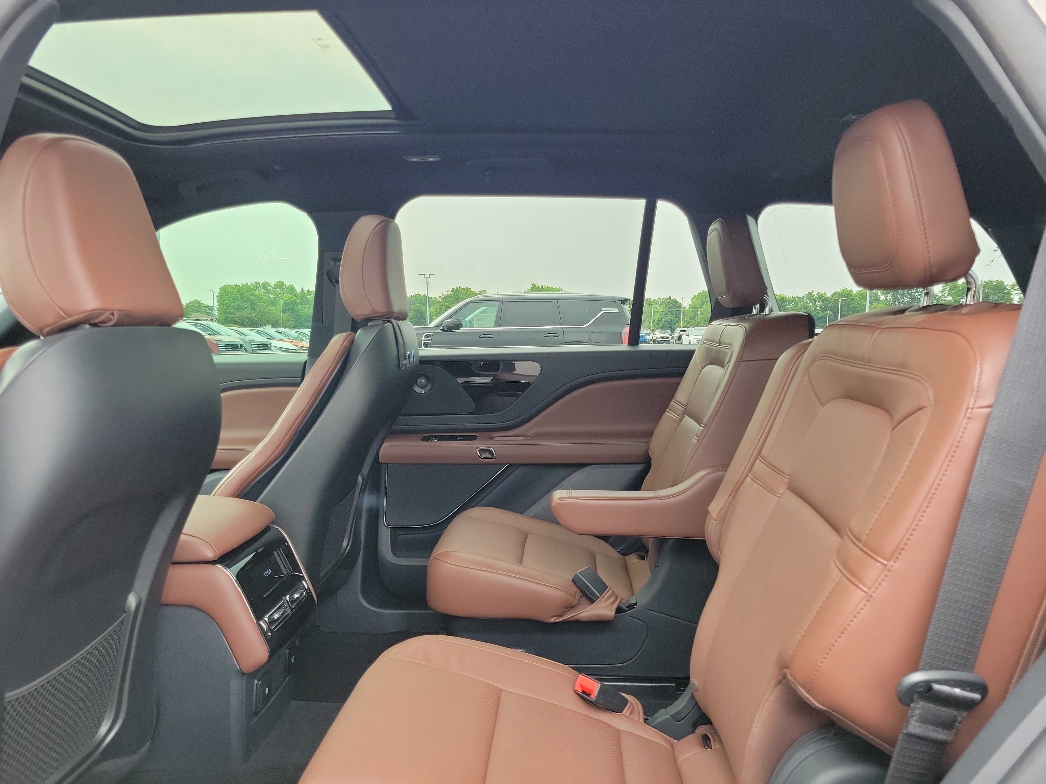 Used 2025 Lincoln Aviator Reserve w/ Illumination Package AWD/4WD image 11
