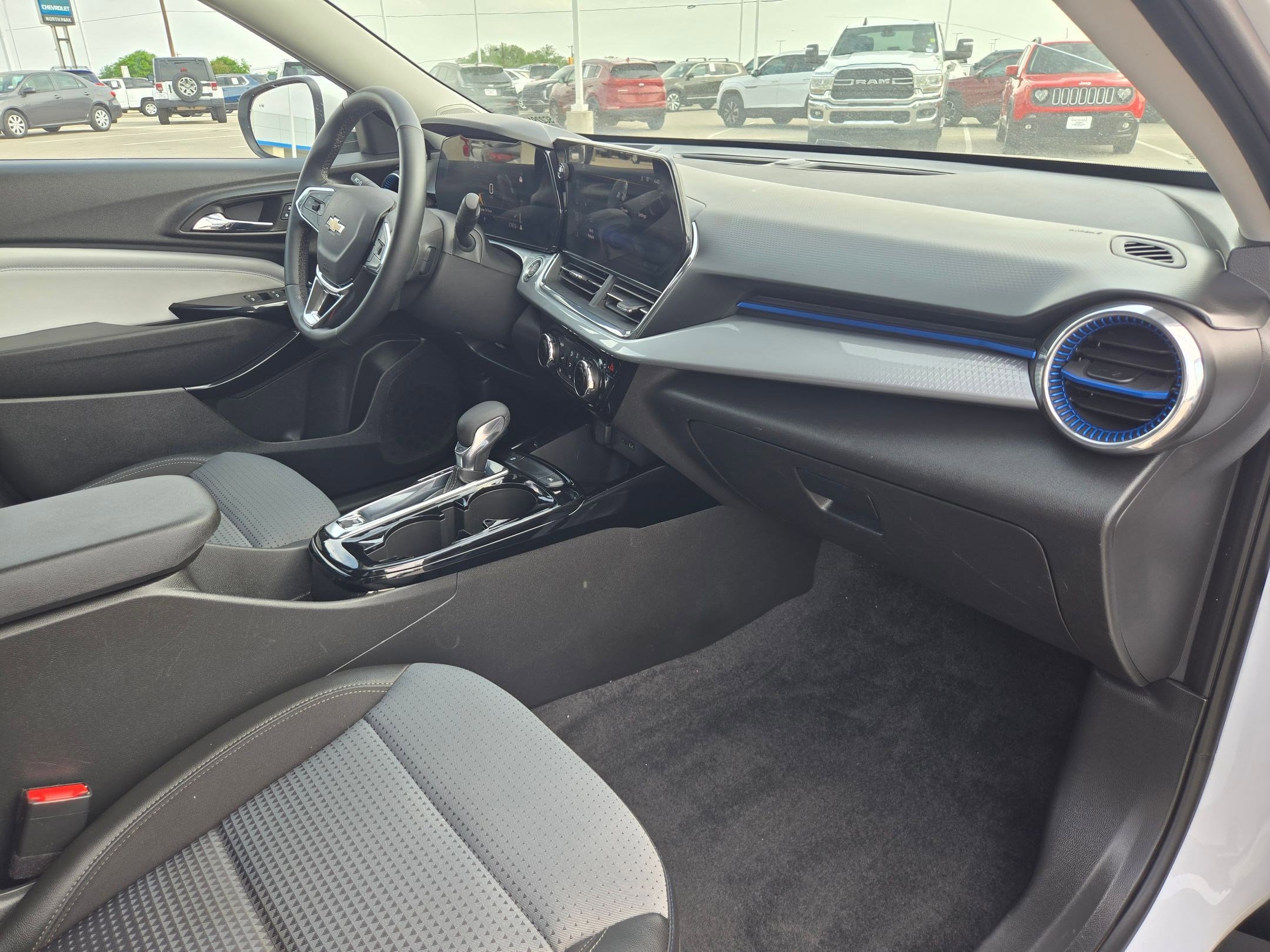 Certified 2025 Chevrolet Trax LT w/ Driver Confidence Package FWD image 20