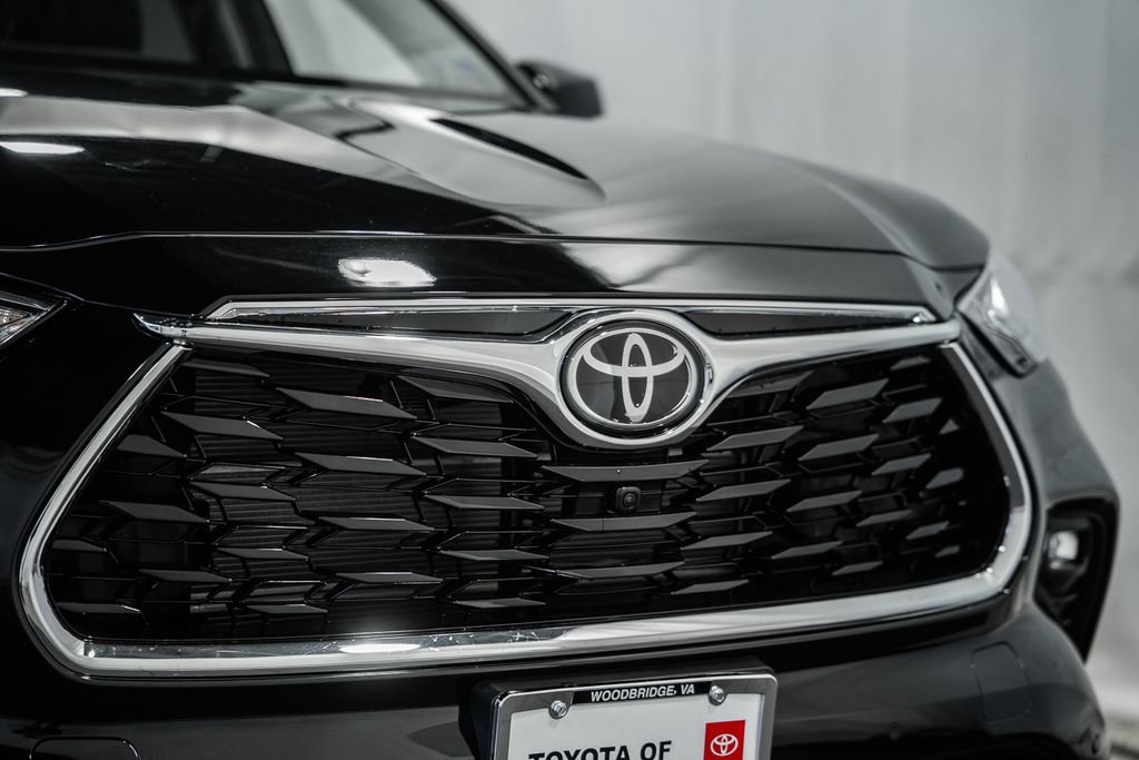 New 2026 Toyota Highlander Platinum image 12