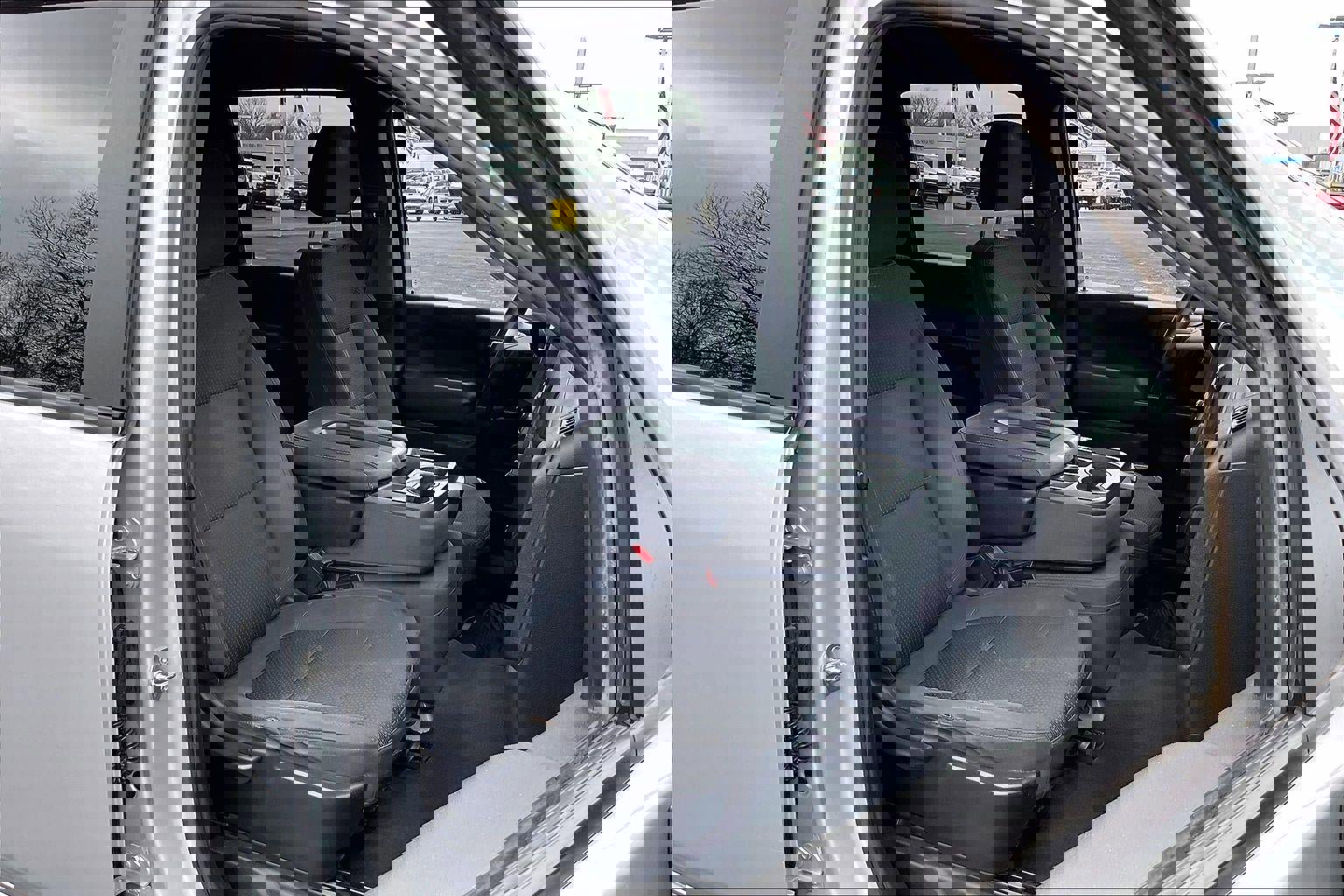 Used 2023 Chevrolet Silverado 2500 Custom w/ Custom Value Package image 7