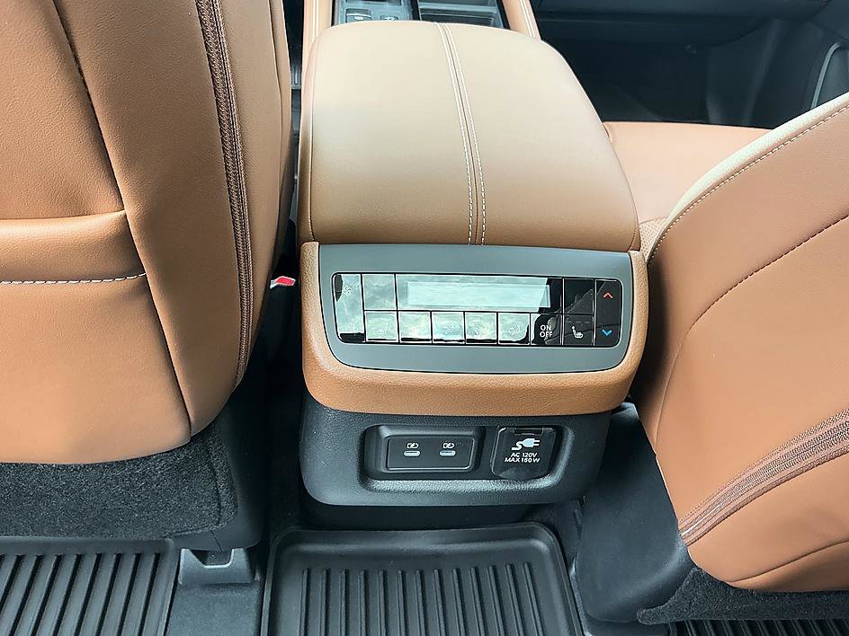 New 2026 Nissan Pathfinder Platinum image 25