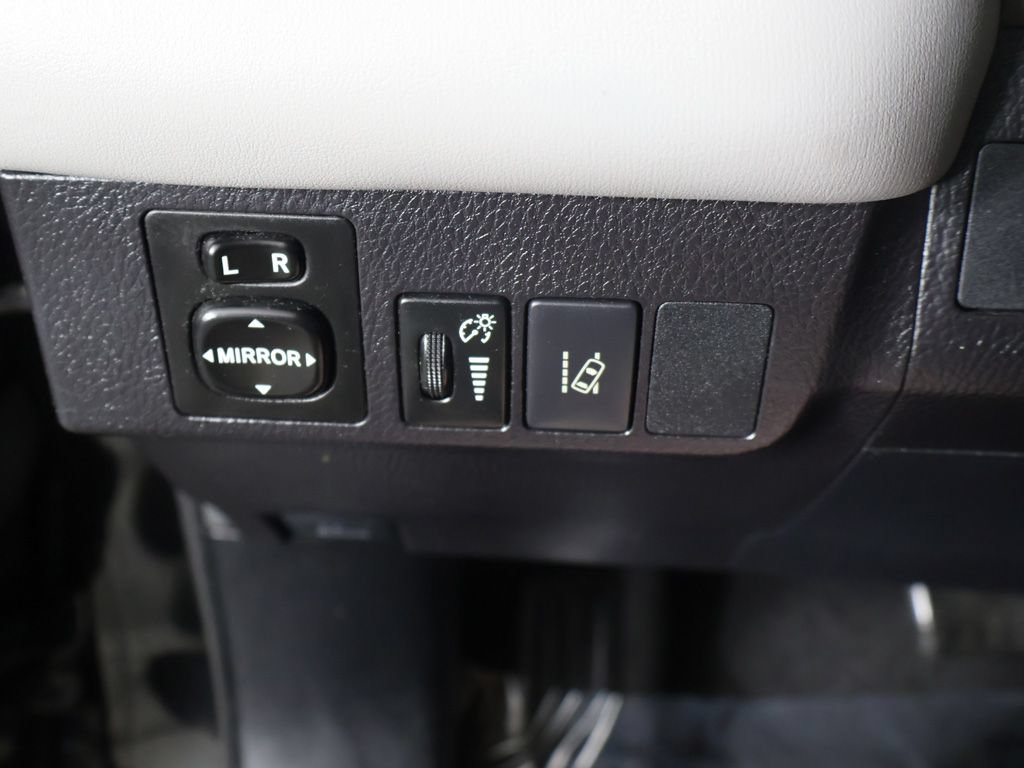 Used 2018 Toyota RAV4 XLE w/ Plus Extra Value Package FWD image 34