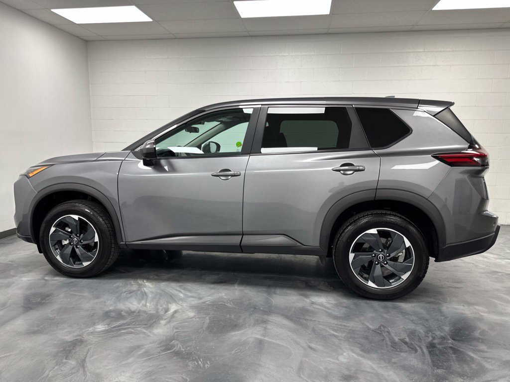 Used 2024 Nissan Rogue SV AWD/4WD image 13