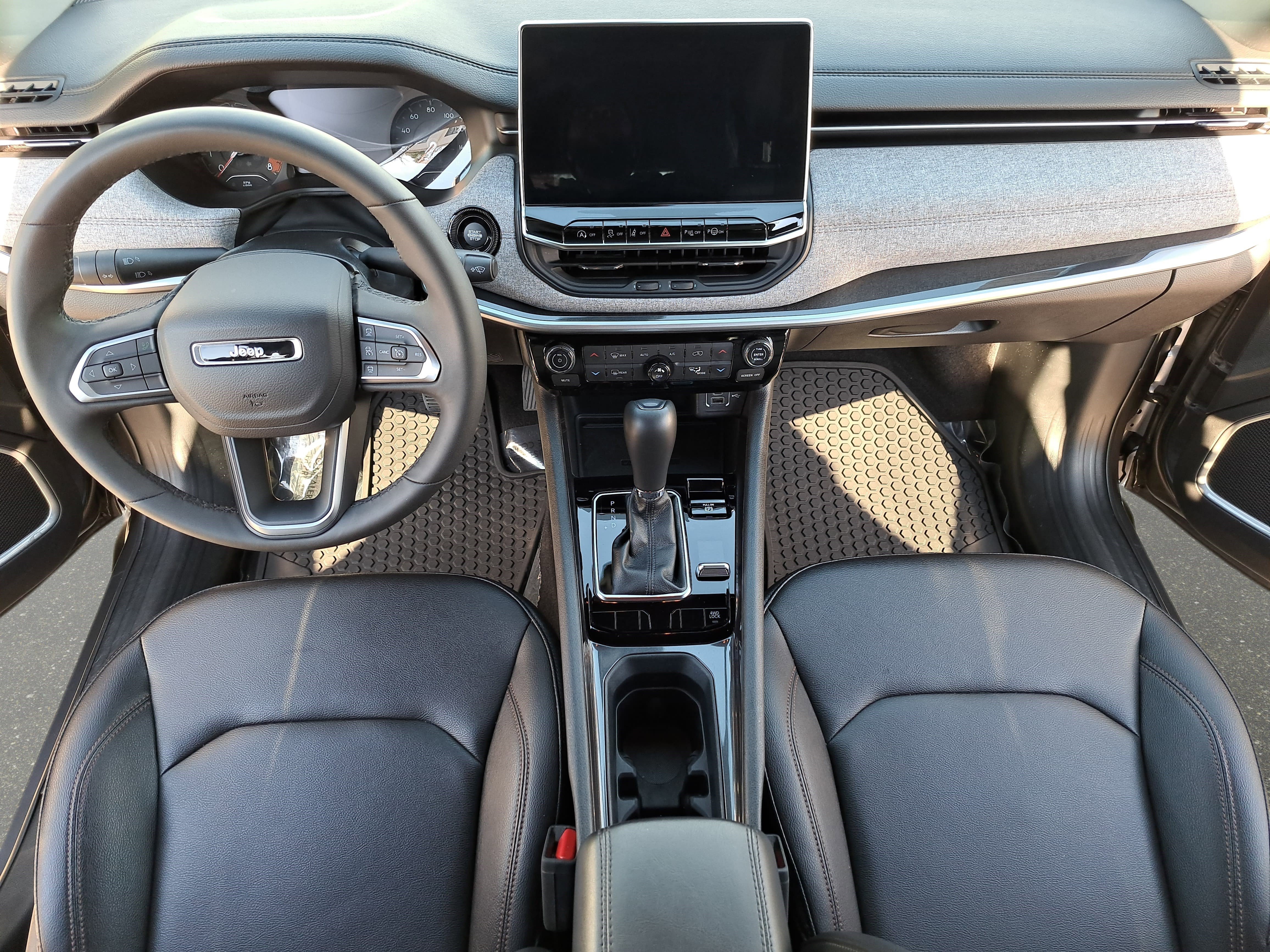 Used 2024 Jeep Compass Latitude image 10