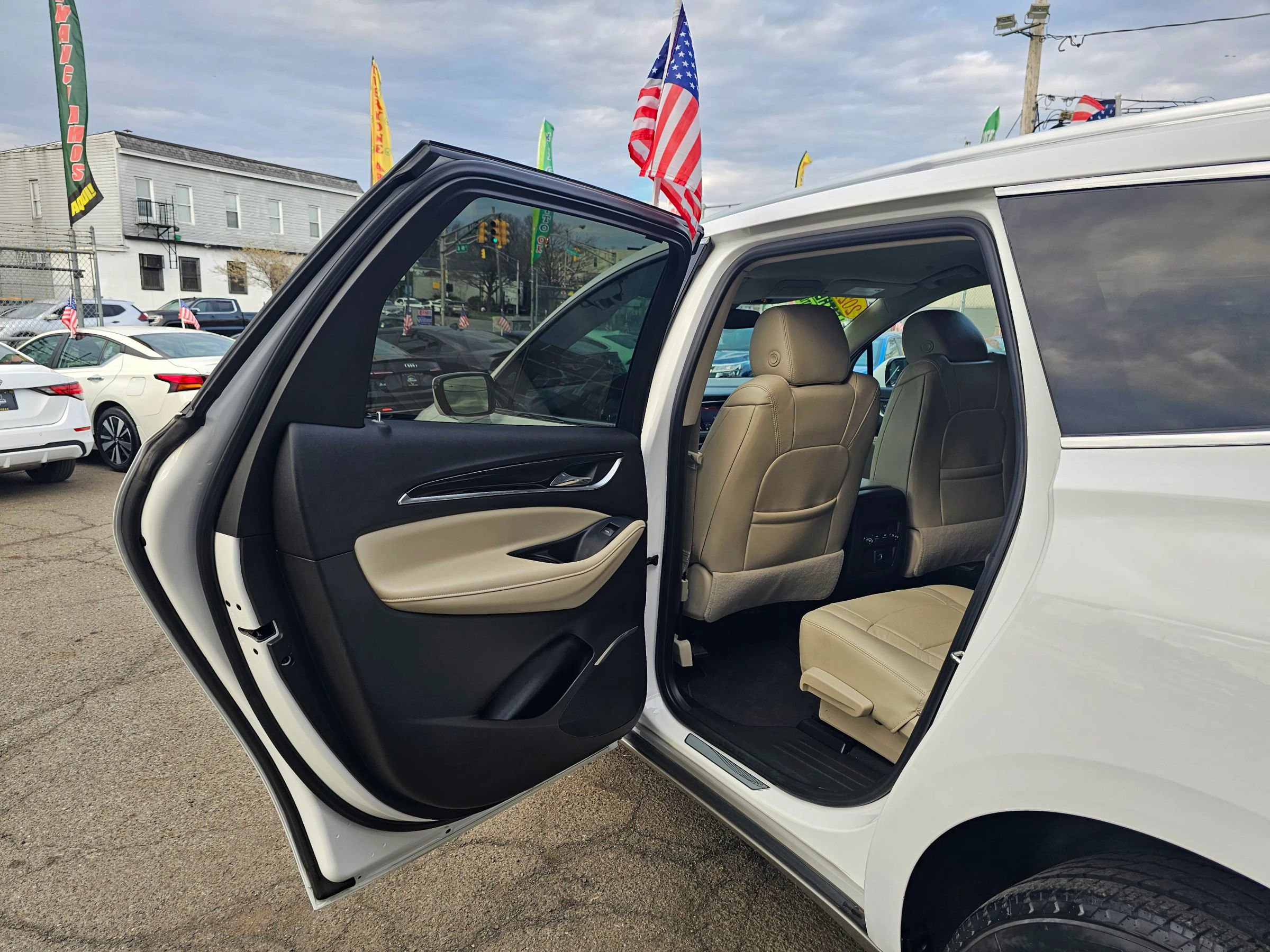 Used 2021 Buick Enclave Essence image 10