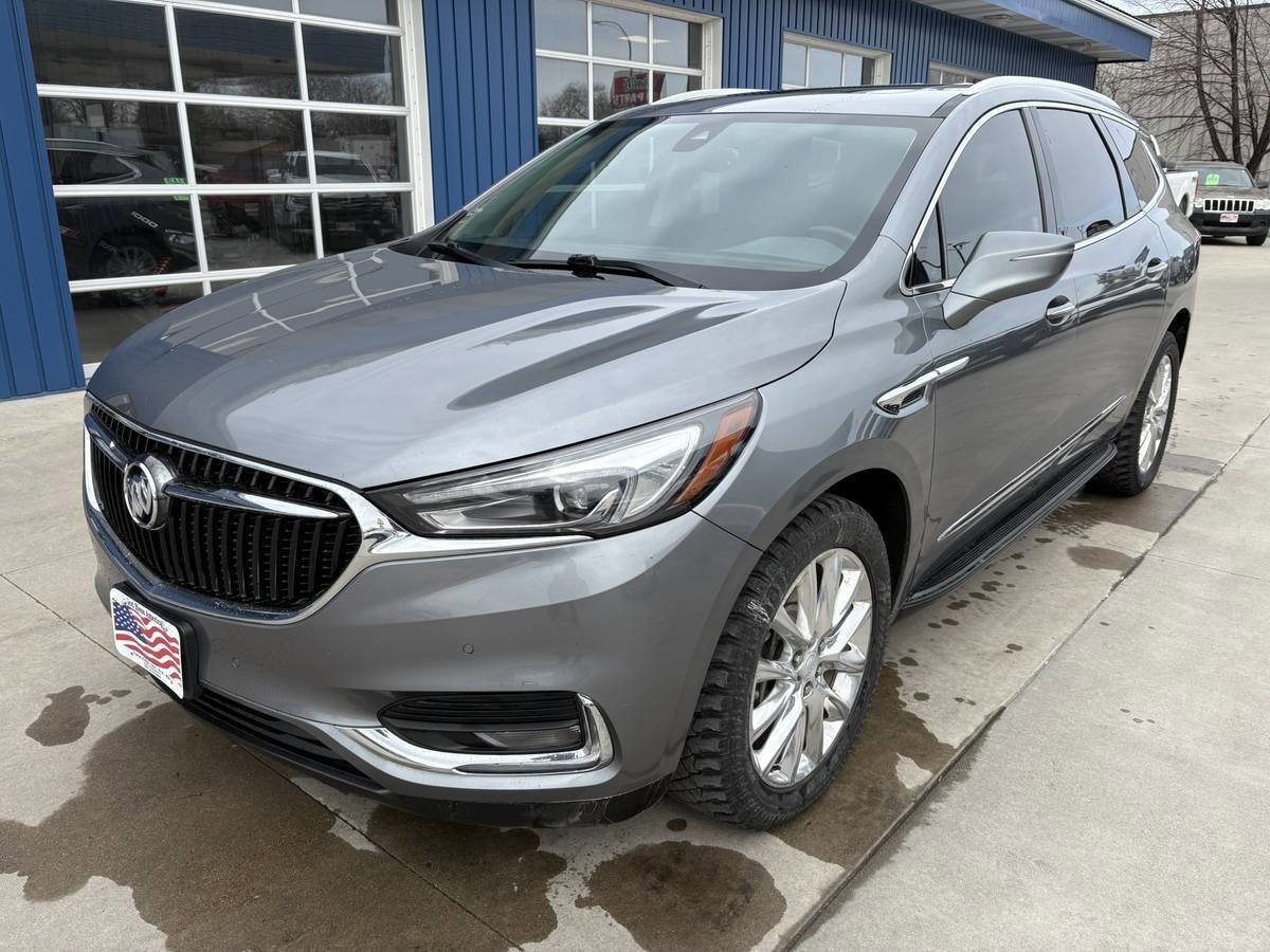 Used 2018 Buick Enclave Premium w/ Experience Buick Package AWD/4WD image 2