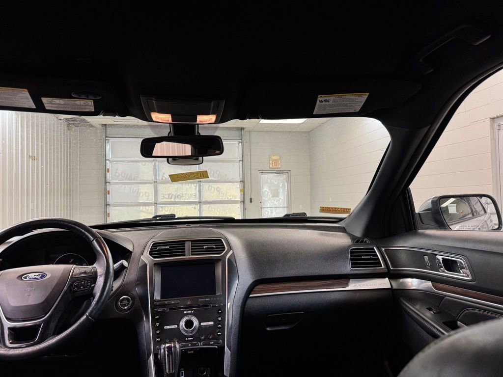 Used 2018 Ford Explorer Limited w/ Equipment Group 301A FWD image 23